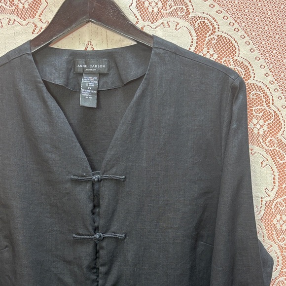 Anne Carson Black Linen Mandarin Jacket
Size 2X - Picture 3 of 6